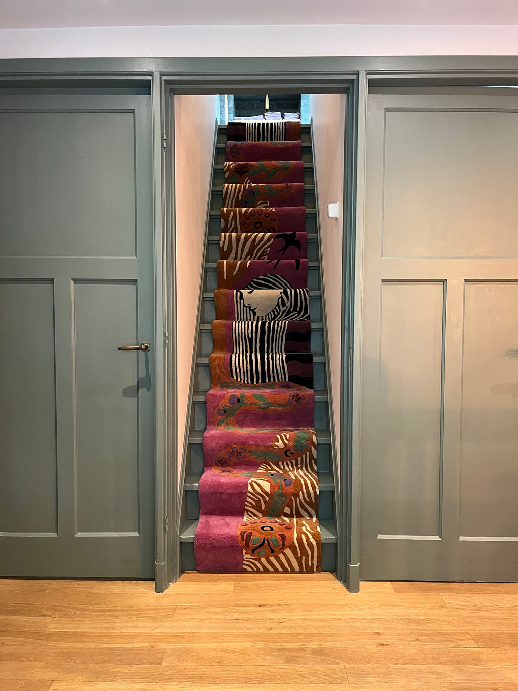 Handtufted wool Stairrunner, Naja Naja 60x740